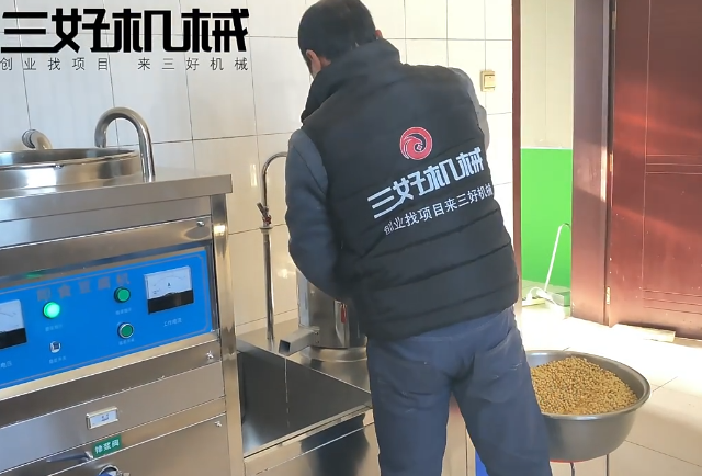 多功能豆腐機制作豆腐 多功能豆腐機制作豆腐