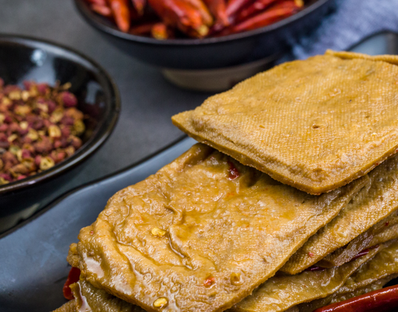 豆制品加工廠使用豆皮機加工豆干 豆制品加工廠使用豆皮機加工豆干