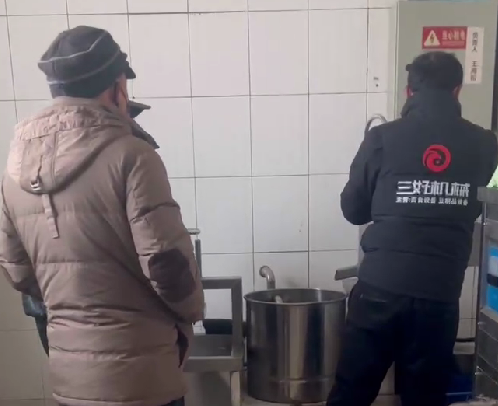 老爺子用豆腐機做豆腐 老爺子用豆腐機做豆腐