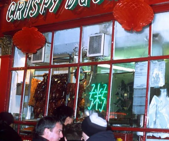 德國(guó)中餐館用豆皮機(jī)做豆皮 德國(guó)中餐館用豆皮機(jī)做豆皮